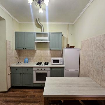 Манежна вул., 32