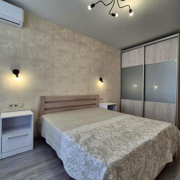 Євгена Сверстюка вул. (Марини Раскової), 6