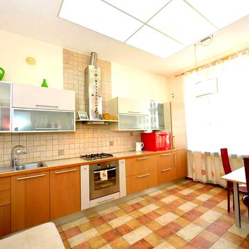 Хрещатик вул. (Kreschatic), 27