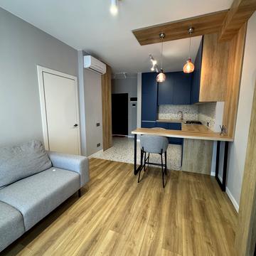 Угорська вул., 12