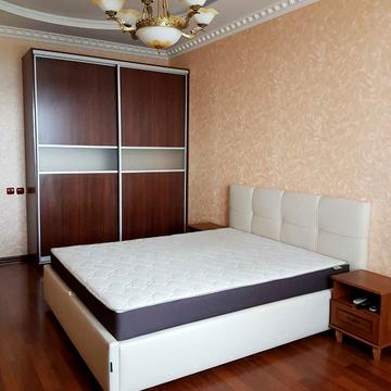 Володимира Івасюка просп. (Героїв Сталінграду), 8-А