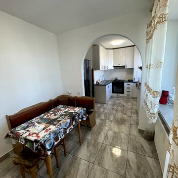 Михайла Грушевського вул., 64