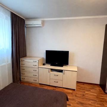 Будівельників вул., 14