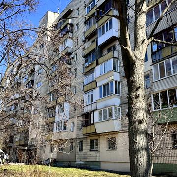 Академіка Доброхотова вул., 3