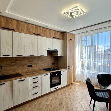 Героїв Крут вул., 8