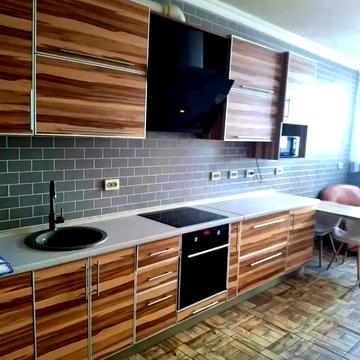 Драгоманова вул., 2