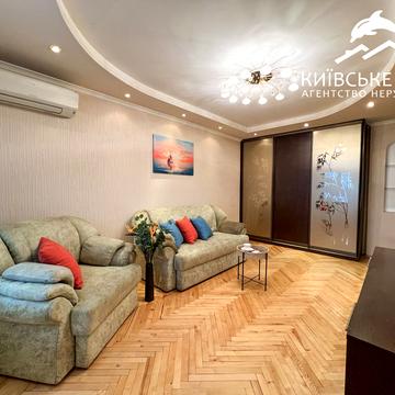 Дніпровська набережна вул., 3