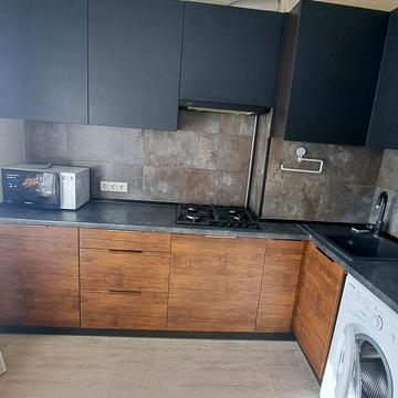 Юрія Побєдоносцева бульв., 9