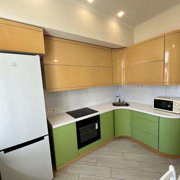 Леоніда Каденюка просп. (Юрія Гагаріна), 14