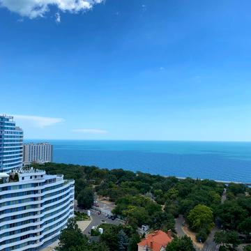 Літературна вул., 10