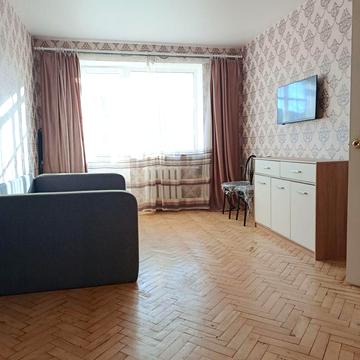 Смілянська вул., 1