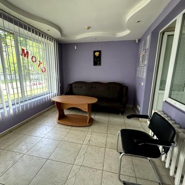 Мінеральна вул., 18