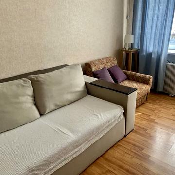 Пилипа Орлика вул., 9