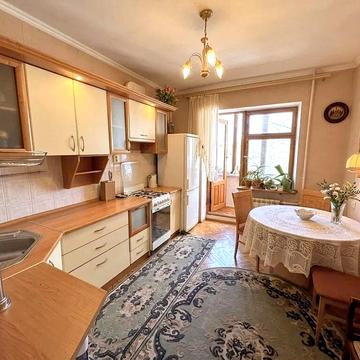 Садиковська вул., 31