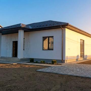 Грушевського вул., 25