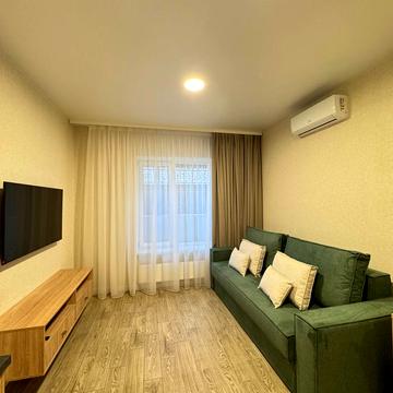 Залізнична вул., 32