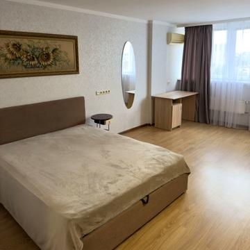 Літературна вул., 13