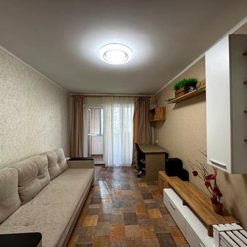 Парусна вул. (Героїв Сталінграду), 12