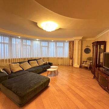 Лесі Українки бульв., 7-Б