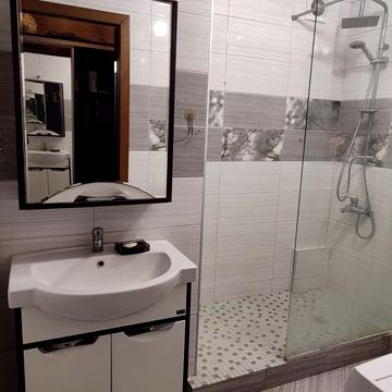 Варненська вул., 3