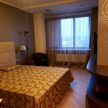 Науки просп. (Леніна), 77