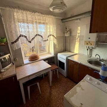 Камянецька вул., 82