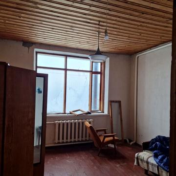Космонавтів вул., 47