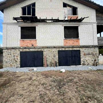 Космонавтів вул., 47