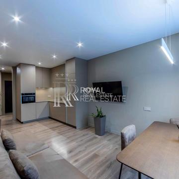 Джона Маккейна вул. (Івана Кудрі), 1-Б