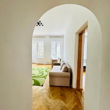 Личаківська вул. (), 21