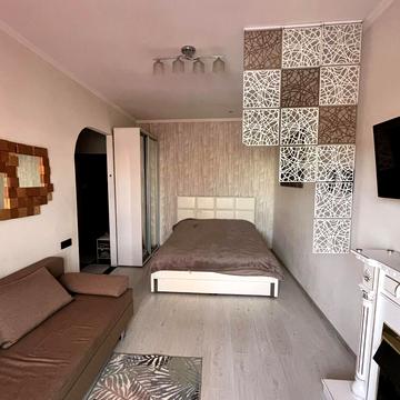 Адміральська вул., 21