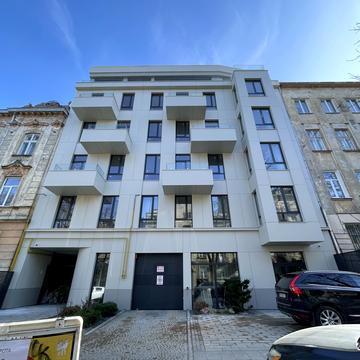 Євгена Коновальця вул. (), (Будинок)