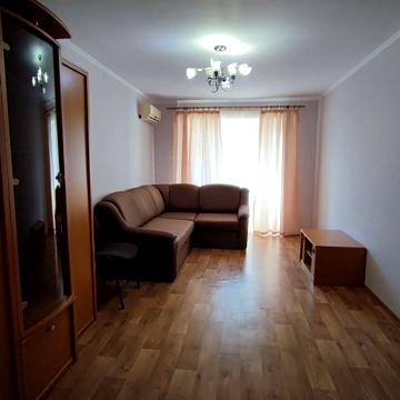 Богдана Хмельницького просп. (Героїв Сталінграда), 6