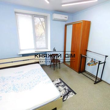 Леоніда Каденюка просп. (Юрія Гагаріна), 2/35