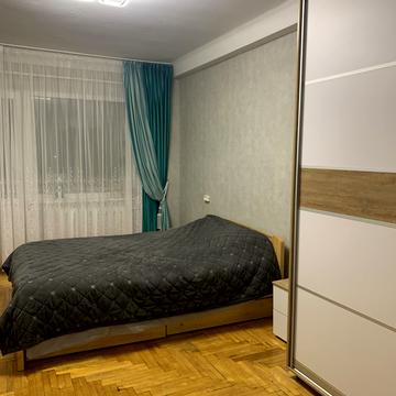 Олімпійська вул., 4