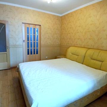 Саперно-Слобідська вул., 10