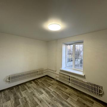 Олега Адамовського вул. (Камська), 1