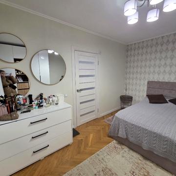 Мілютенка вул., 40/16