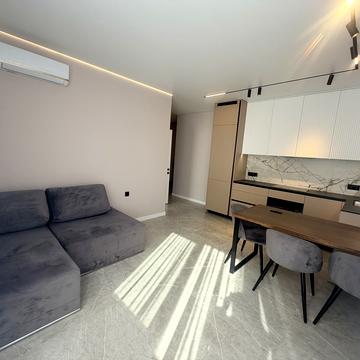 Університетська вул., 3/8