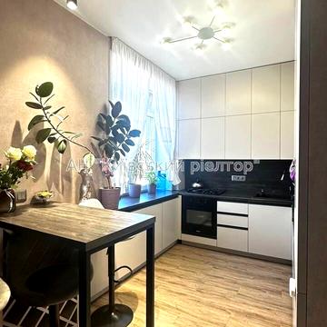 Юрія Пасхаліна вул. (Ілліча), 4/6