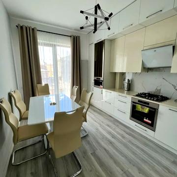 Володимира Антоновича вул. (), 31а