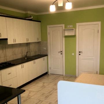 Героїв Небесної Сотні просп., 18/2