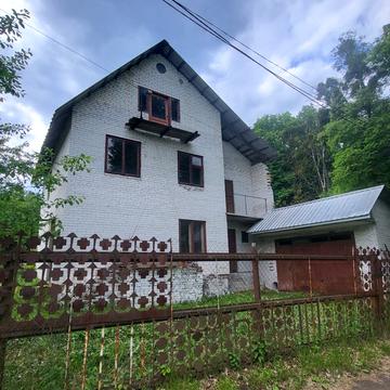 Богдана Хмельницького вул., 3