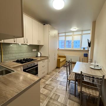 Єдності вул., 4