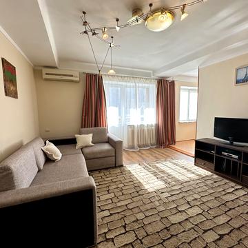 Євгена Коновальця вул. (Щорса), 33