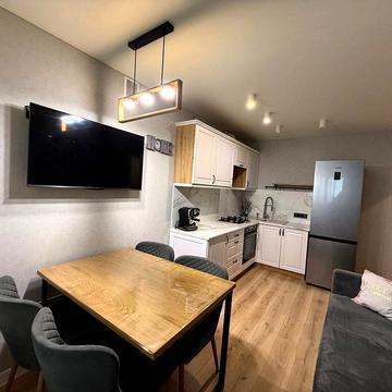 Луганська вул., 12