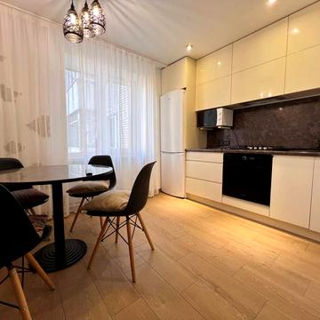 Широка вул., 100