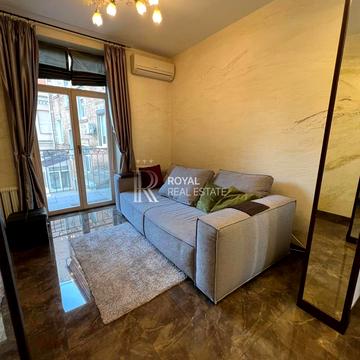 Круглоуніверситетська вул., 13