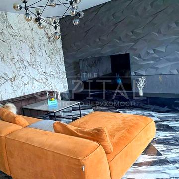 Центральна, 1