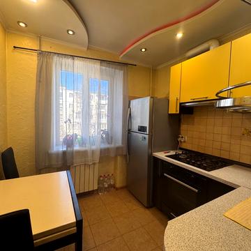 Михайла Комарова вул., 10/2